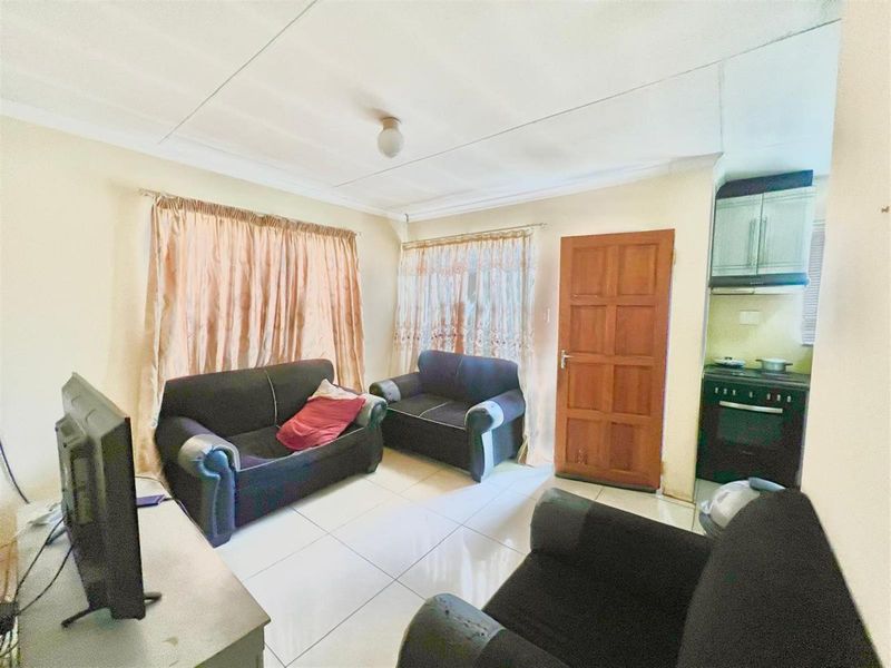 House For Sale in Fluerhof - Photo 6