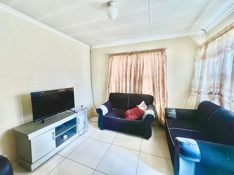 House For Sale in Fluerhof - Photo 7