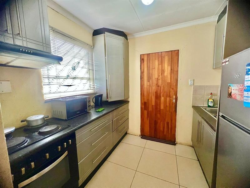 House For Sale in Fluerhof - Photo 5