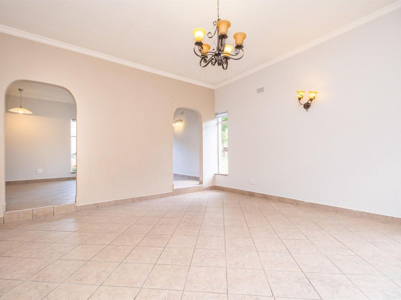 Family living meets effortless entertaining in Noordheuwel. - Photo 2