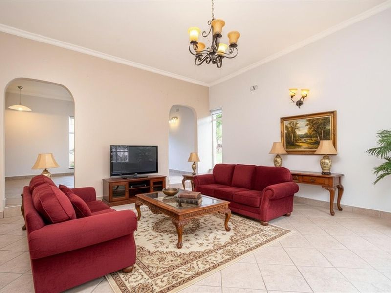 Family living meets effortless entertaining in Noordheuwel. - Photo 3