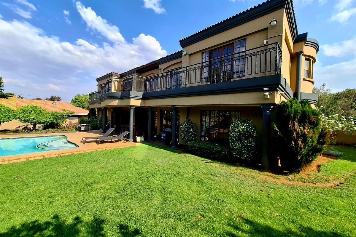 Grand Elegance Meets Everyday Luxury - A Home That Redefines Refined Living - Photo 2