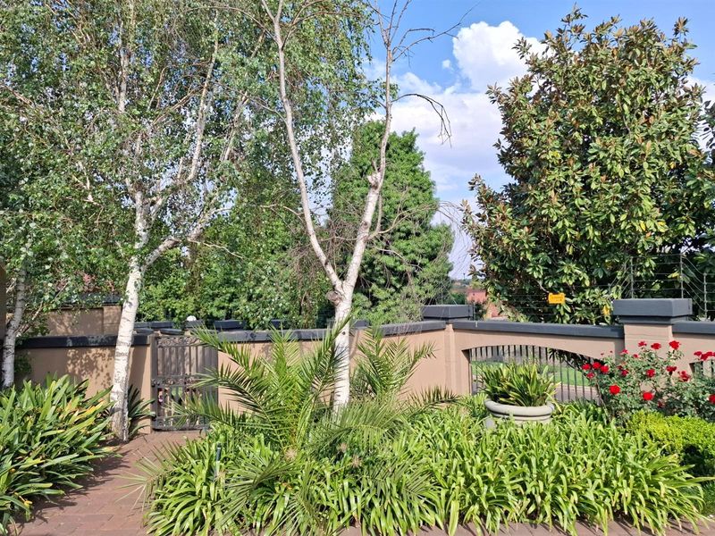 Grand Elegance Meets Everyday Luxury - A Home That Redefines Refined Living - Photo 3