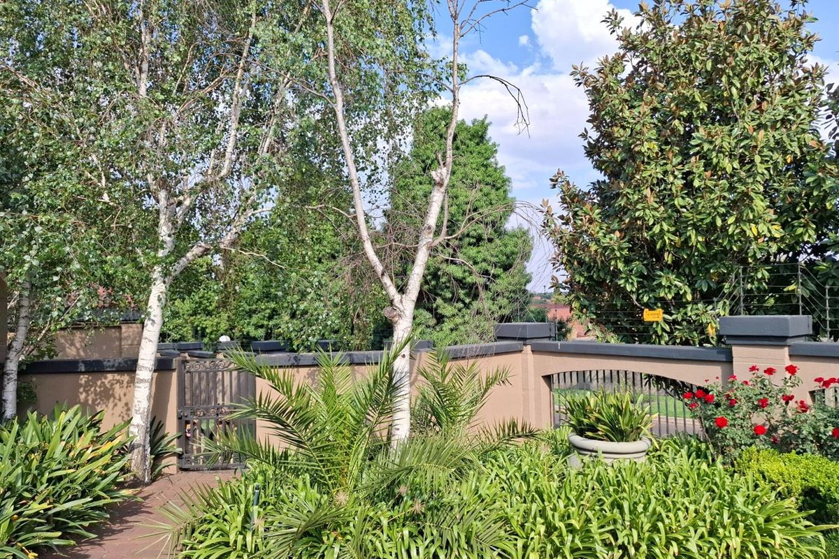 Grand Elegance Meets Everyday Luxury - A Home That Redefines Refined Living - Photo 3