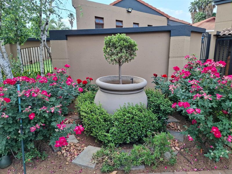 Grand Elegance Meets Everyday Luxury - A Home That Redefines Refined Living - Photo 4