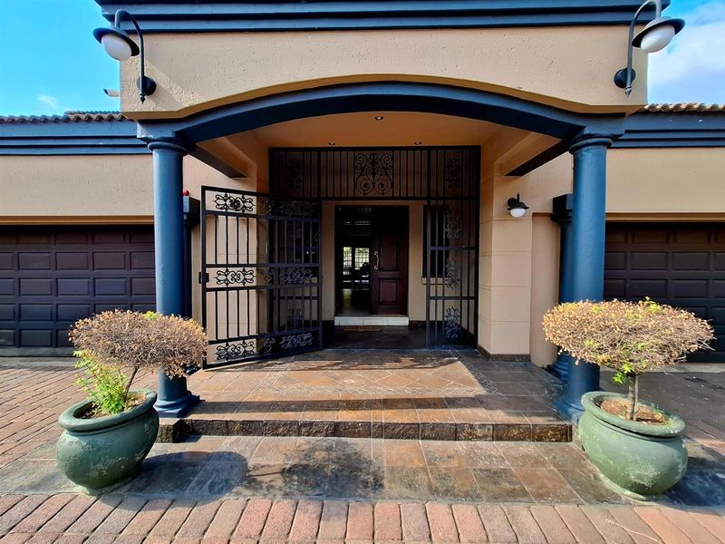 Grand Elegance Meets Everyday Luxury - A Home That Redefines Refined Living - Photo 5