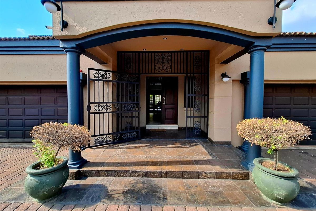 Grand Elegance Meets Everyday Luxury - A Home That Redefines Refined Living - Photo 5