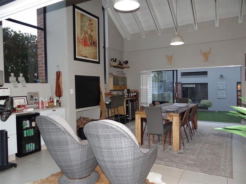 4 Bedroom Single Level House in Midstream Ridge Estate - Photo 3