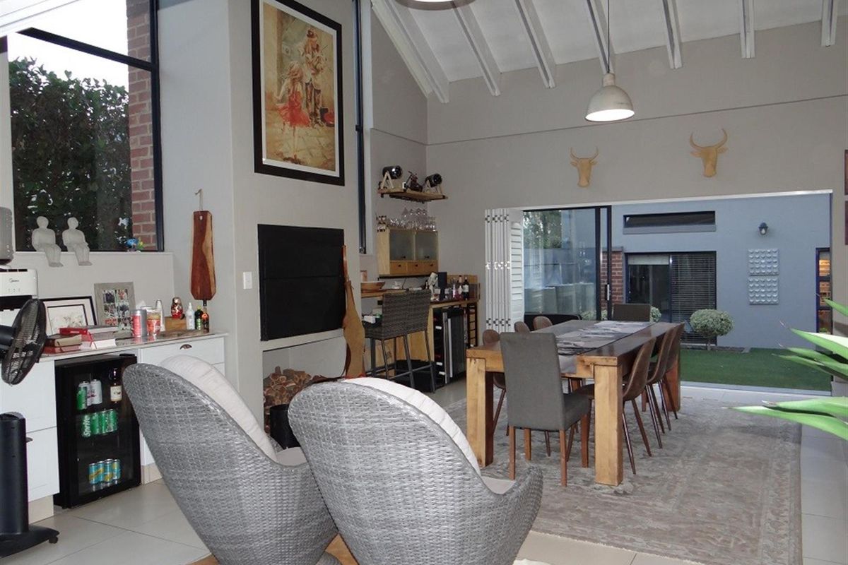 4 Bedroom Single Level House in Midstream Ridge Estate - Photo 3