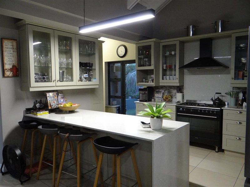 4 Bedroom Single Level House in Midstream Ridge Estate - Photo 8