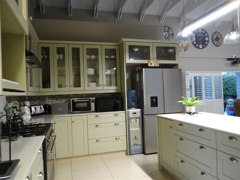 4 Bedroom Single Level House in Midstream Ridge Estate - Photo 10