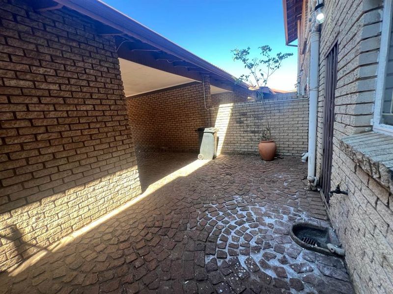 Duplex Unit For Sale in Randburg - Photo 2