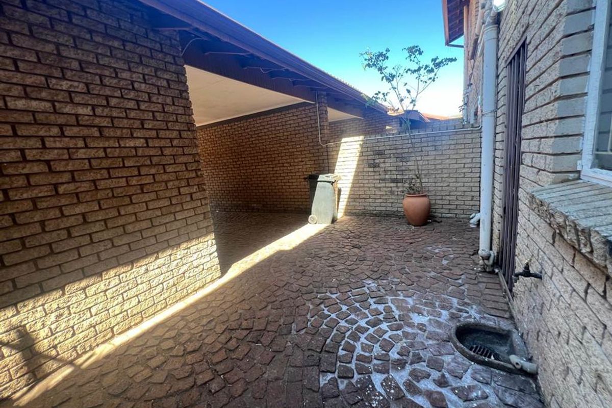 Duplex Unit For Sale in Randburg - Photo 2
