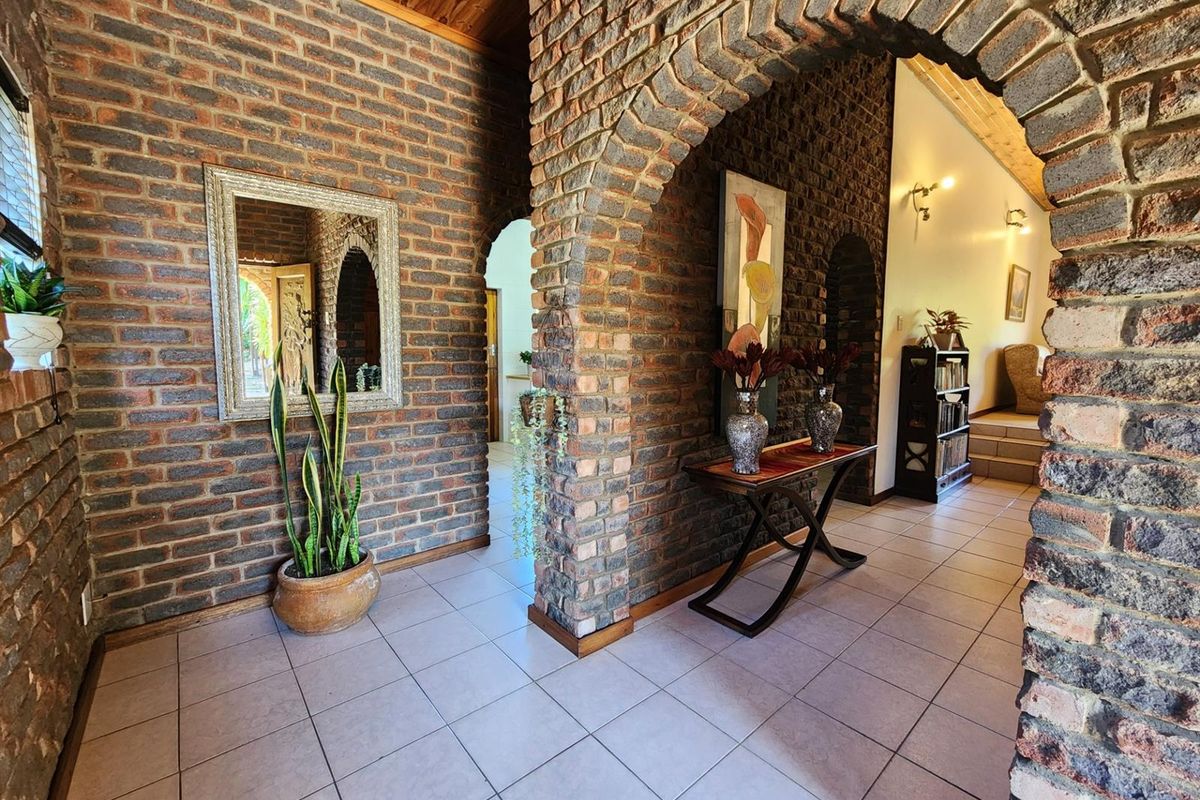 House For Sale in Noorsekloof Jeffreys Bay - Photo 3