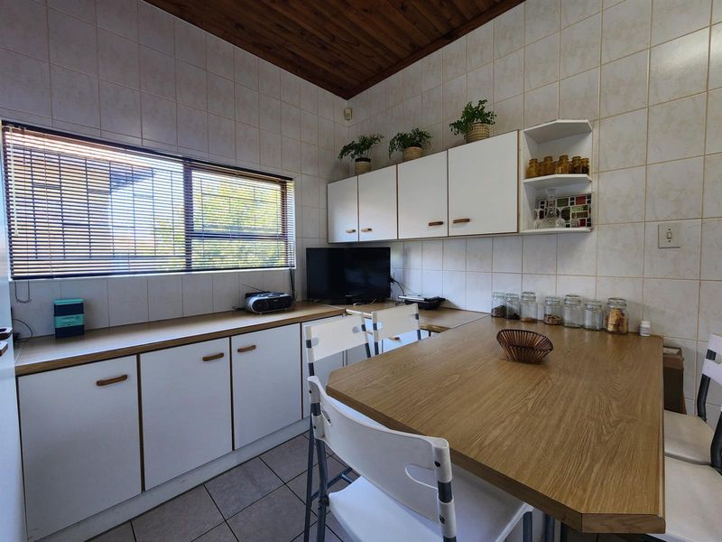 House For Sale in Noorsekloof Jeffreys Bay - Photo 9