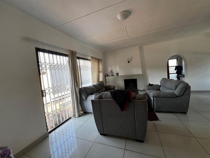 Luxurious Home For Sale; Northcliff - Photo 9