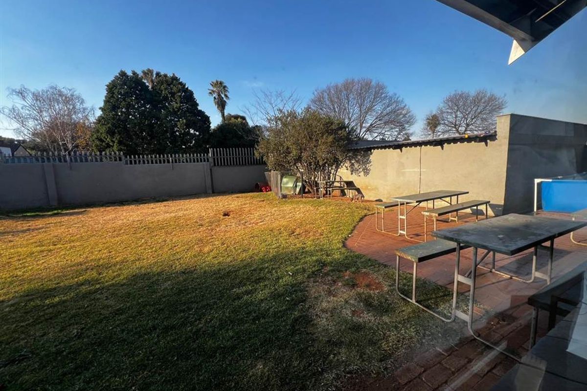 Luxurious Home For Sale; Northcliff - Photo 2