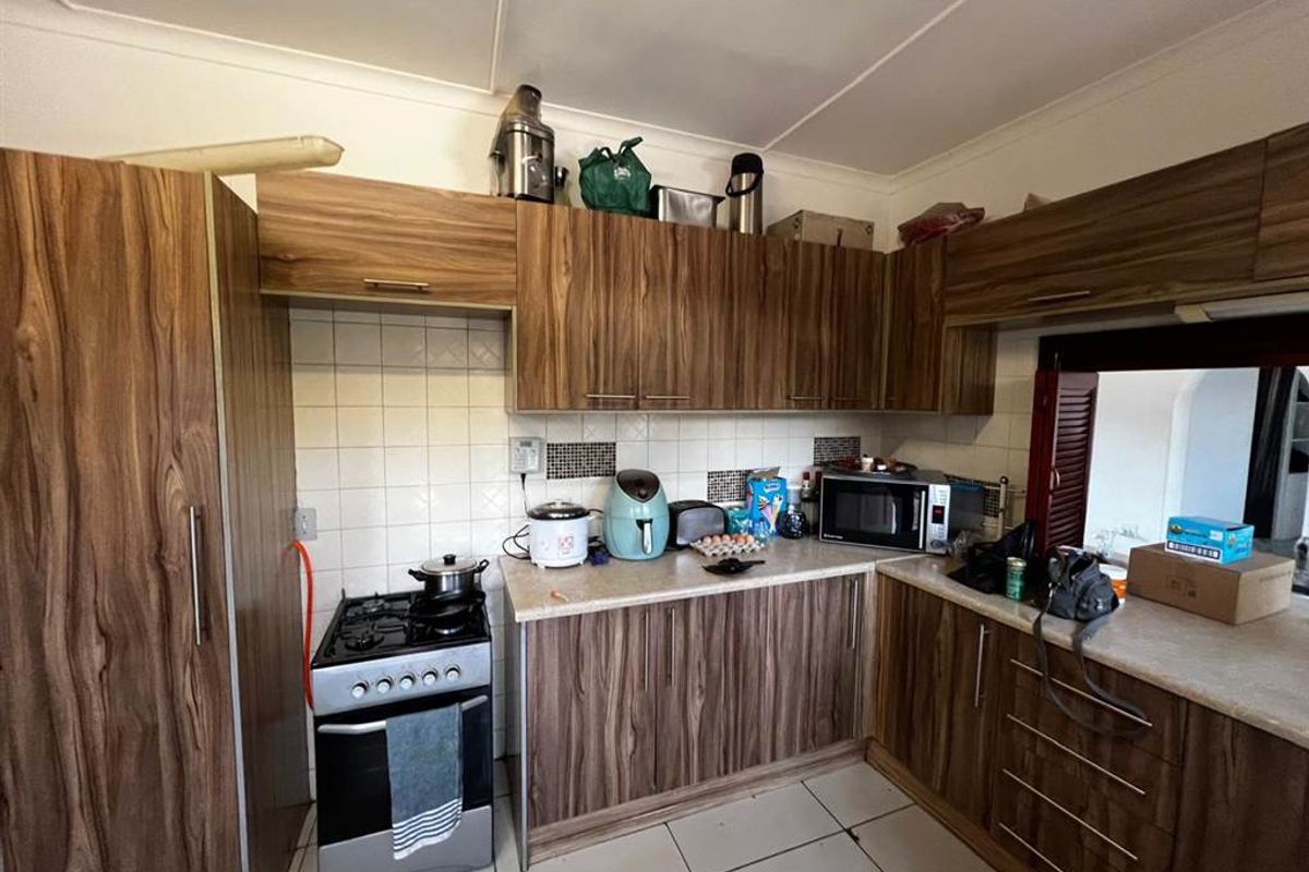 Luxurious Home For Sale; Northcliff - Photo 3