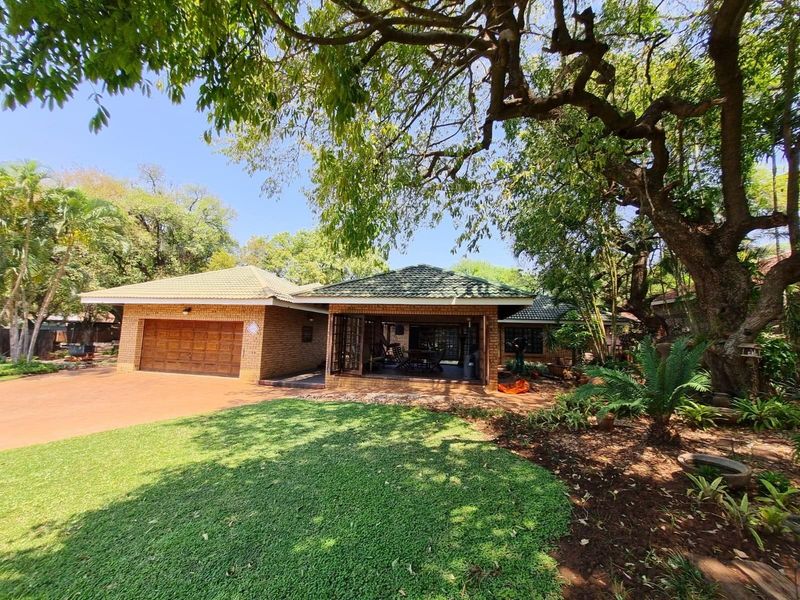 Immaculate Modern Home on Double Stand | Entertainer’s Dream with Pool & Lush Garden - Photo 4