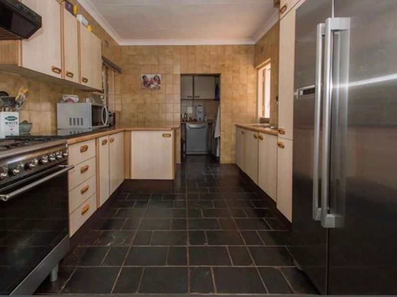 Spacious 3 Bedroom House for sale in Wilro Park - Photo 6