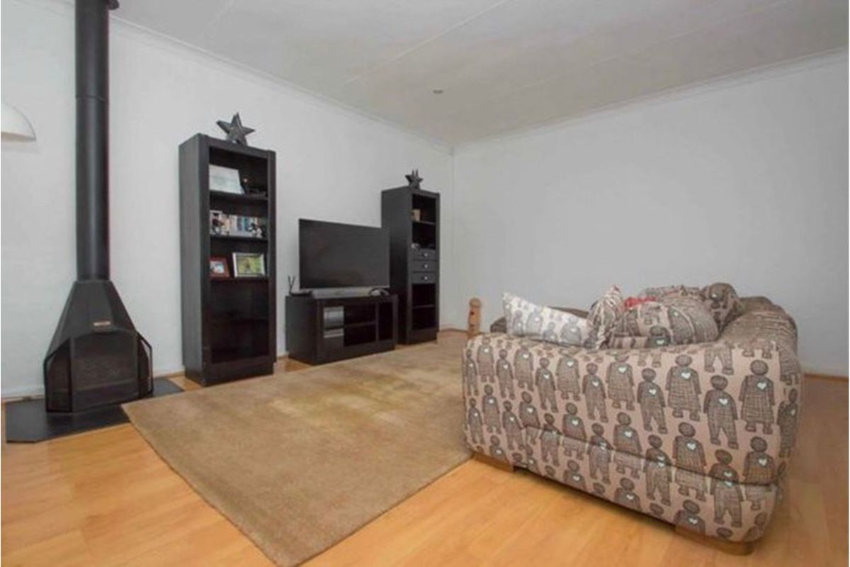 Spacious 3 Bedroom House for sale in Wilro Park - Photo 3