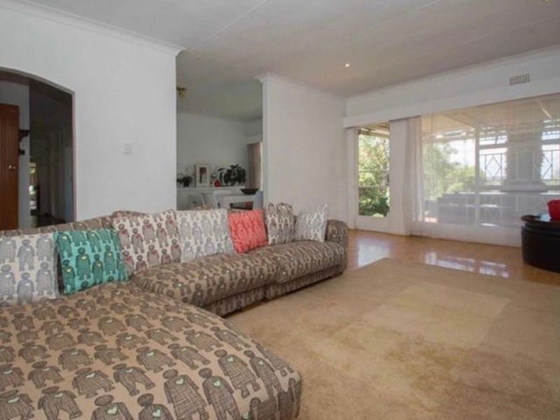 Spacious 3 Bedroom House for sale in Wilro Park - Photo 5