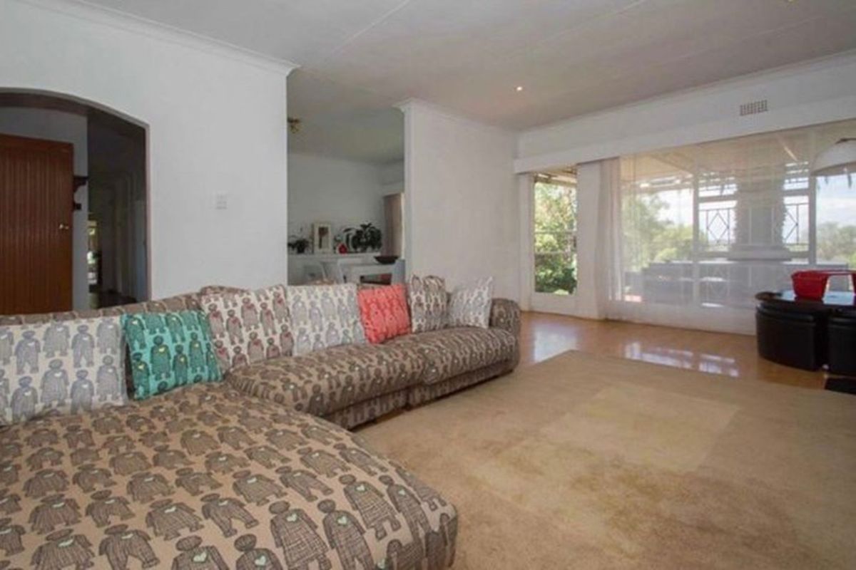 Spacious 3 Bedroom House for sale in Wilro Park - Photo 5