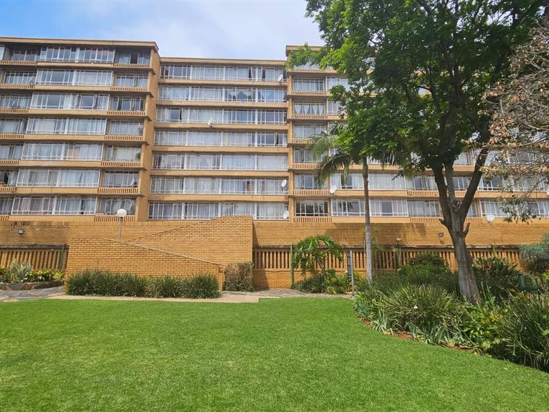 2 Bed 1 Garage Apartment For Sale in Sunnyside, Pretoria - Photo 10