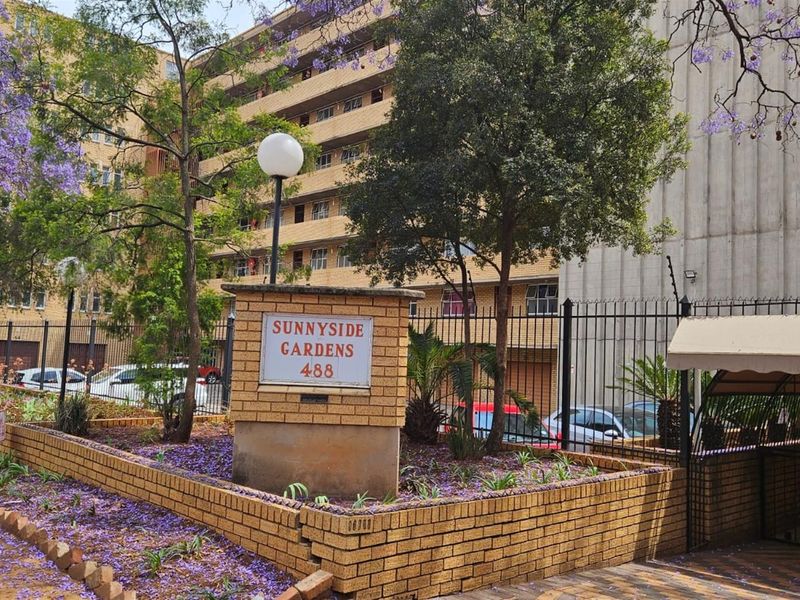 2 Bed 1 Garage Apartment For Sale in Sunnyside, Pretoria - Photo 2