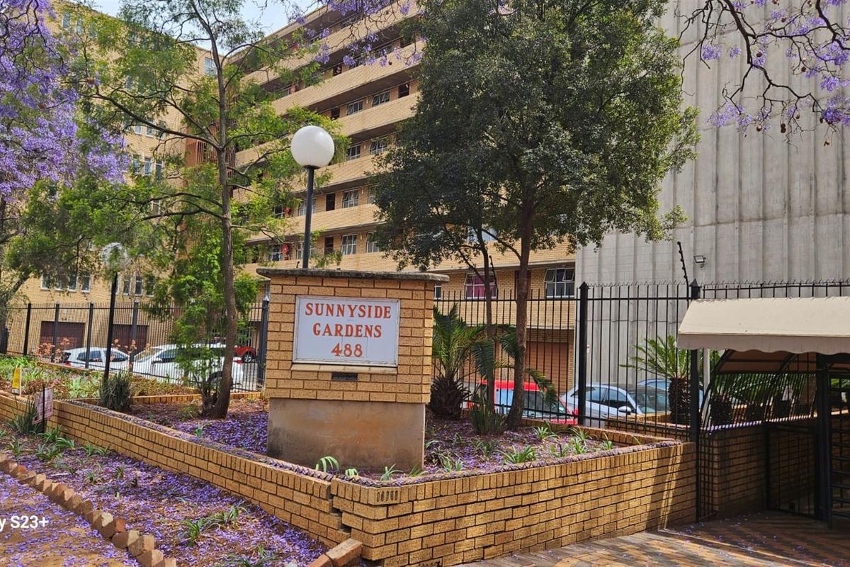 2 Bed 1 Garage Apartment For Sale in Sunnyside, Pretoria - Photo 2