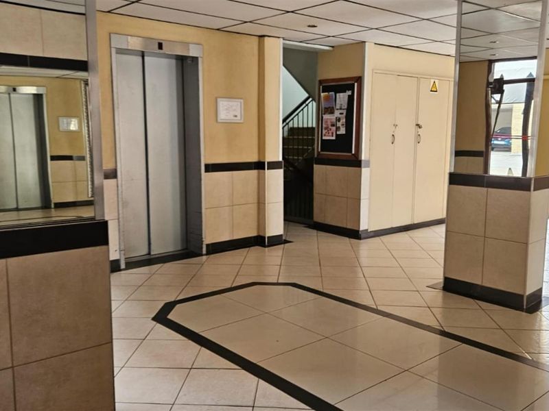 2 Bed 1 Garage Apartment For Sale in Sunnyside, Pretoria - Photo 5