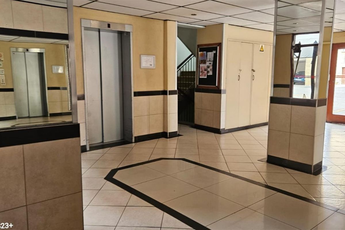2 Bed 1 Garage Apartment For Sale in Sunnyside, Pretoria - Photo 5