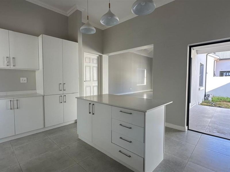 3 Bedroom House For Sale in Paarl South, Paarl - Photo 6