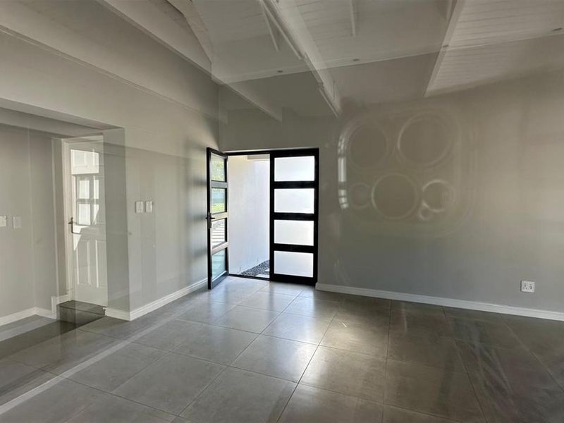 3 Bedroom House For Sale in Paarl South, Paarl - Photo 3