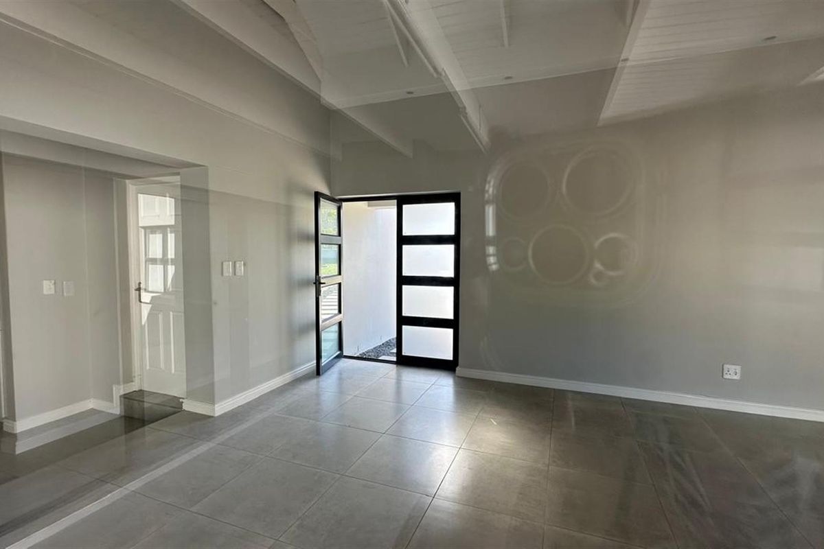 3 Bedroom House For Sale in Paarl South, Paarl - Photo 3