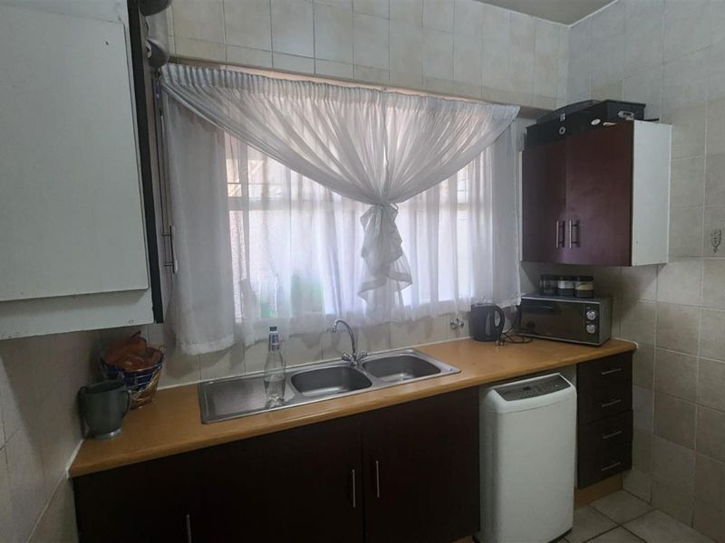 2 bedroom unit for sale, in Springs Central - Photo 2