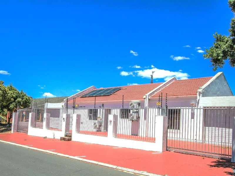 House For Sale in Table View, Blouberg - Photo 2