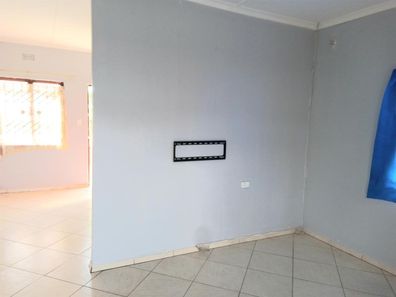 House For Sale in Whetstone, Phoenix, KwaZulu Natal - Photo 4