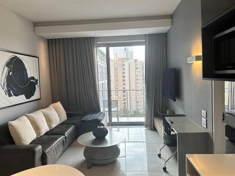 “Luxury 2 Bed / 2 Bath Apartment For Rent - Photo 1