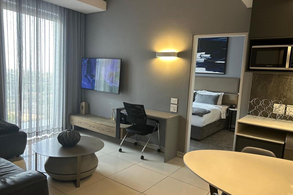 “Luxury 2 Bed / 2 Bath Apartment For Rent - Photo 5