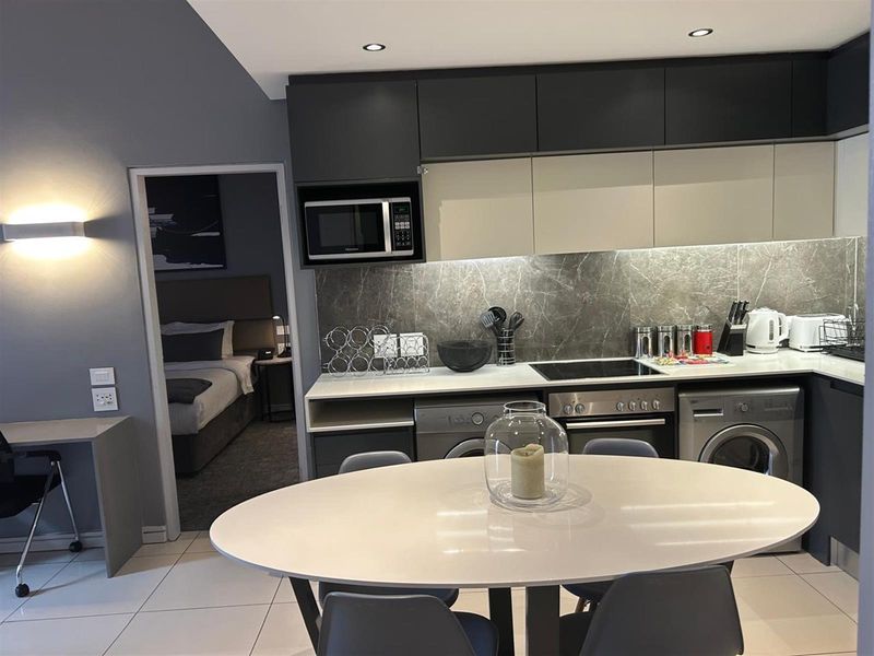 “Luxury 2 Bed / 2 Bath Apartment For Rent - Photo 6