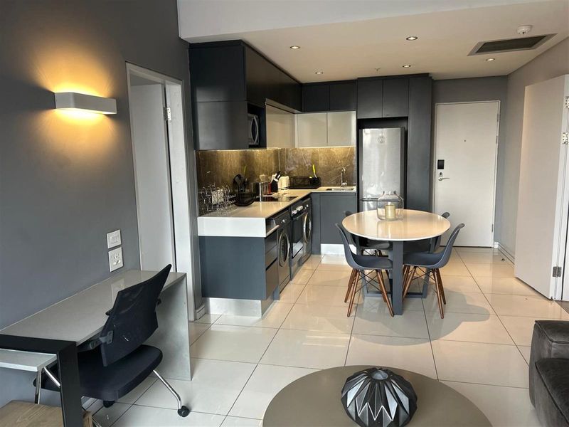 “Luxury 2 Bed / 2 Bath Apartment For Rent - Photo 2