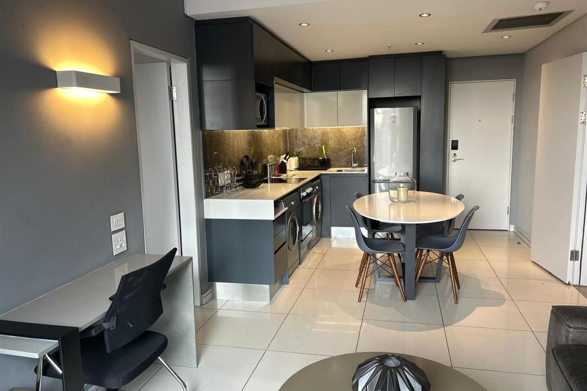 “Luxury 2 Bed / 2 Bath Apartment For Rent - Photo 2