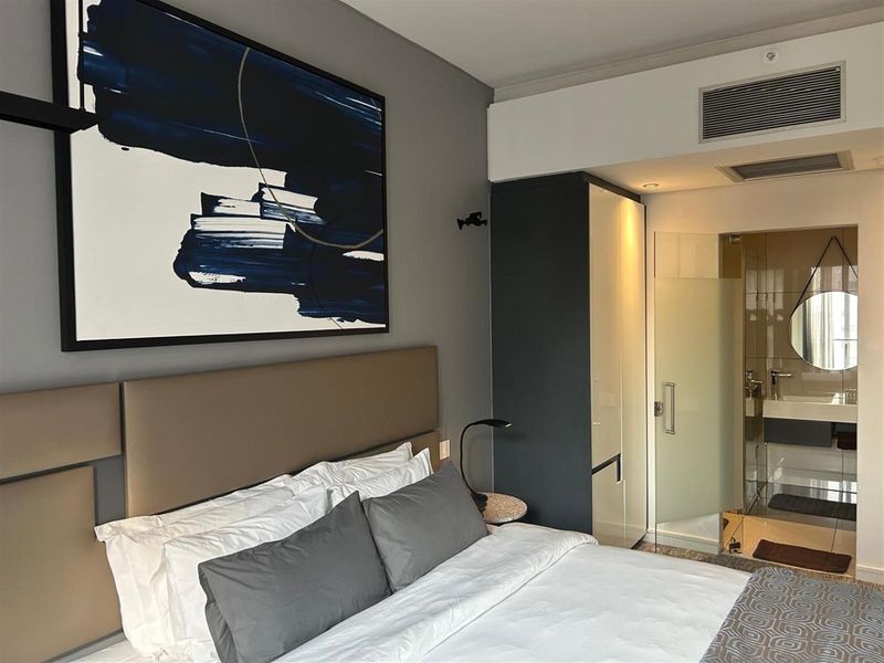 “Luxury 2 Bed / 2 Bath Apartment For Rent - Photo 10