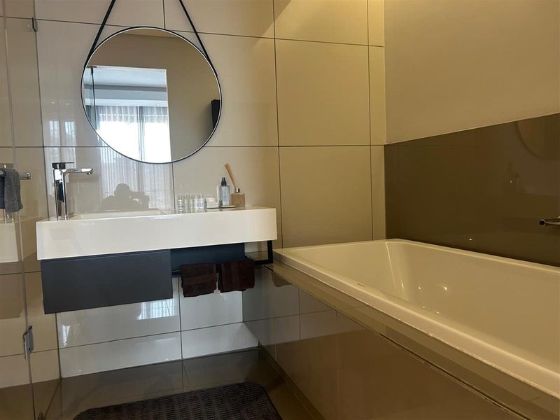 “Luxury 2 Bed / 2 Bath Apartment For Rent - Photo 8