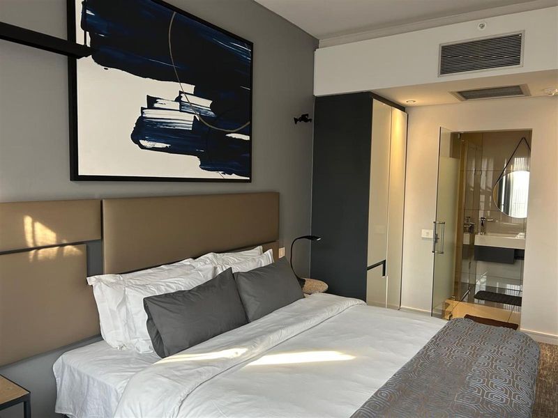 “Luxury 2 Bed / 2 Bath Apartment For Rent - Photo 4