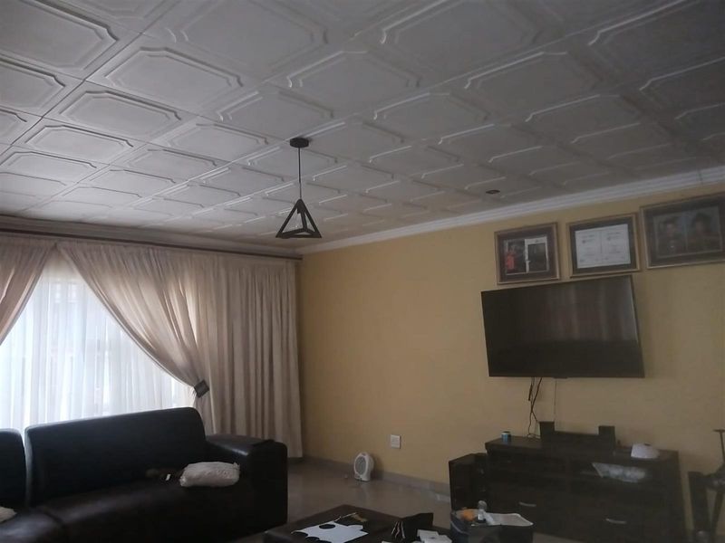 House For Sale in Model Park, Witbank - Photo 10