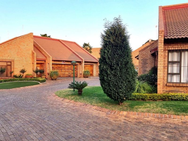 Step into a home that holds endless potential in the heart of Clubville - Photo 3