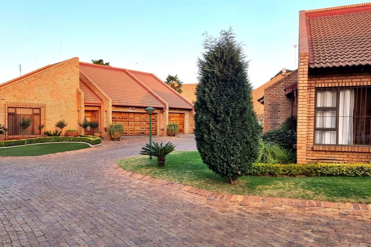 Step into a home that holds endless potential in the heart of Clubville - Photo 3