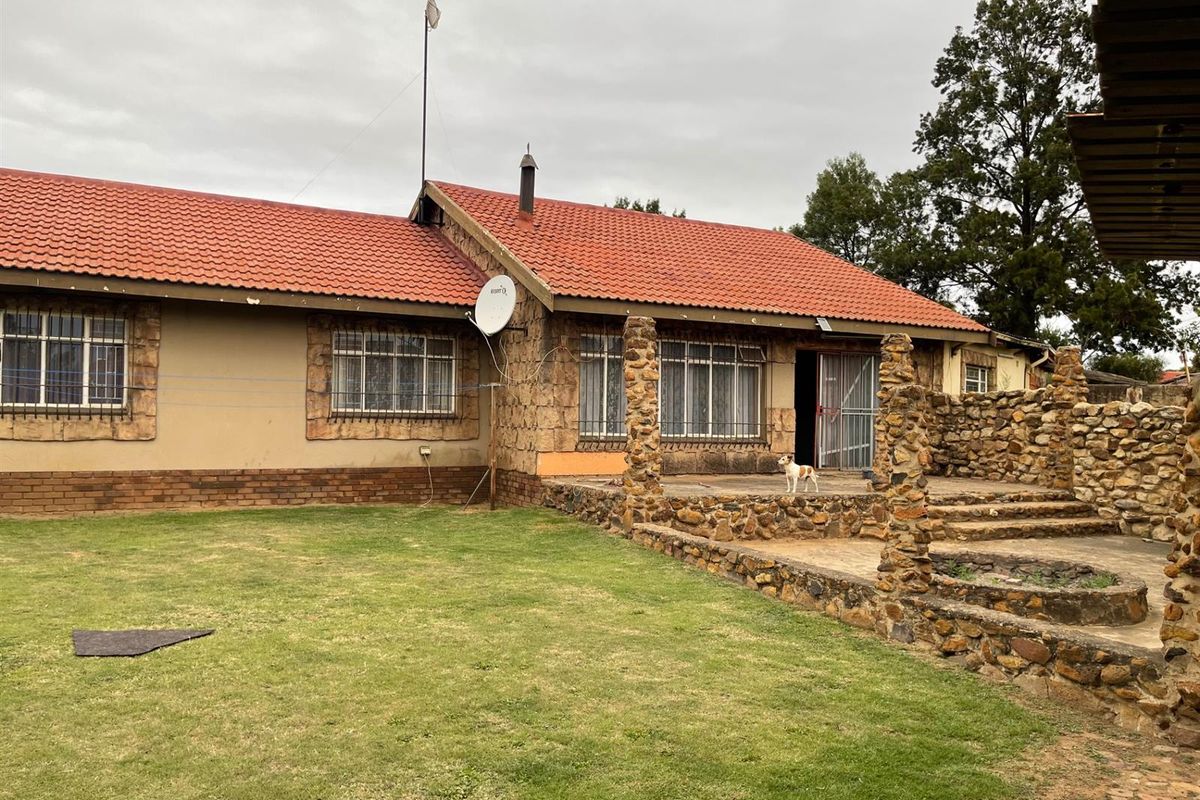 Modern Family Home For Sale in Kriel Town - Photo 2
